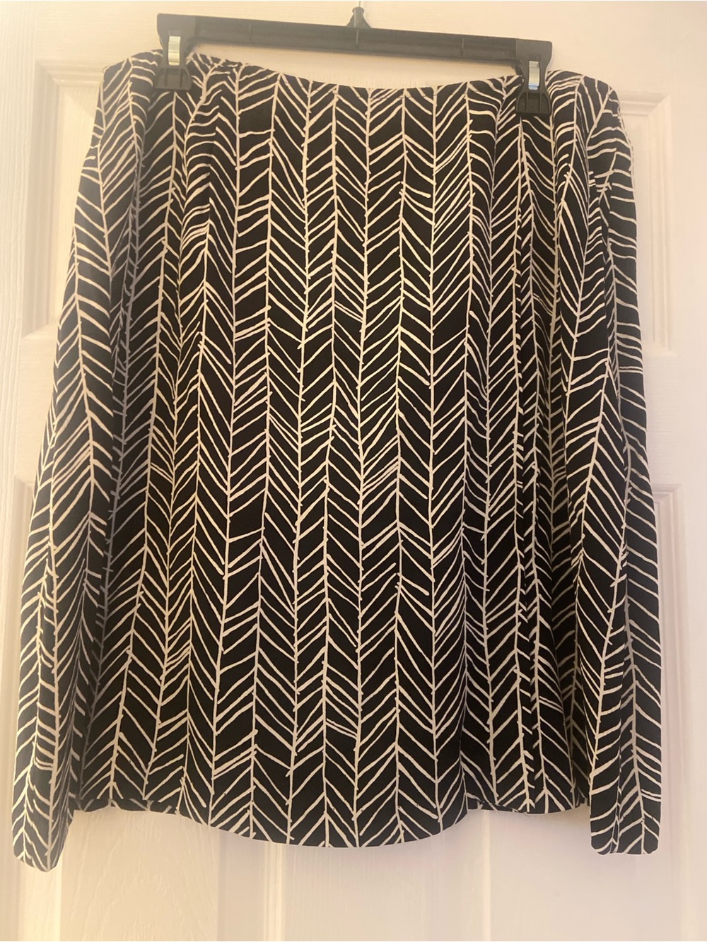 Casual Corner Black and White Chevron Pencil Skirt